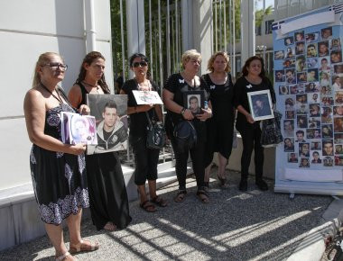 Μητέρες θυμάτων τροχαίων συναντήθηκαν με τον Σ. Κοντονή (φωτό)